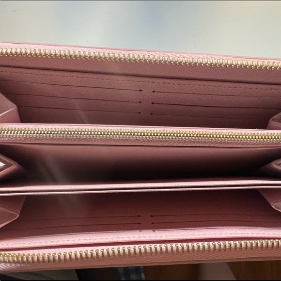 Louis Vuitton Wallet - Picture 3 of 4